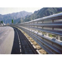 海口一級公路兩側(cè)防撞護(hù)欄板 屯昌波形梁鋼護(hù)欄批發(fā)